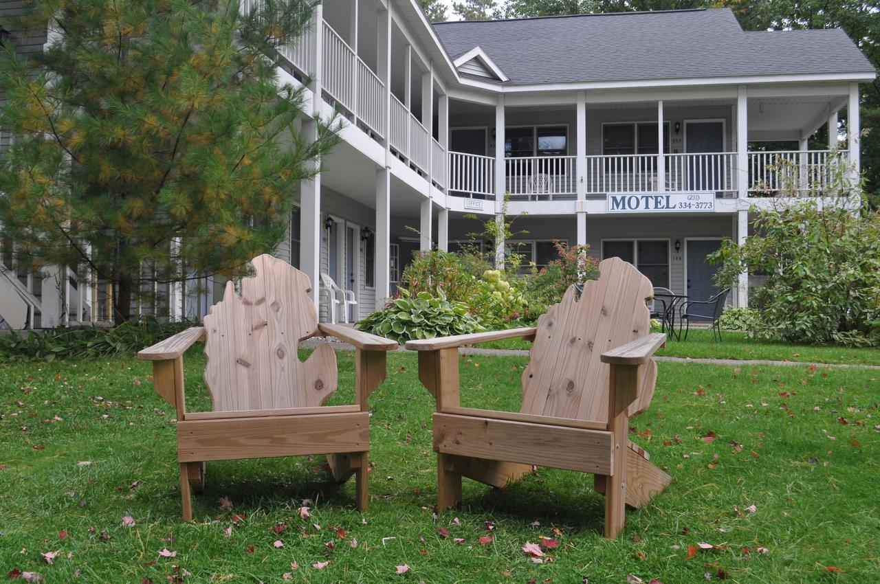 The M-22 Inn Glen Arbor Exterior photo